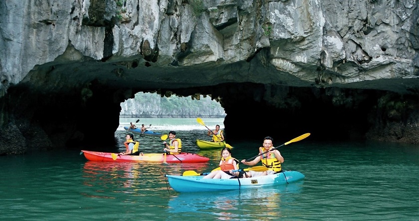 Kayak grotte luon croisière baie d halong 2 jours 1 nuit